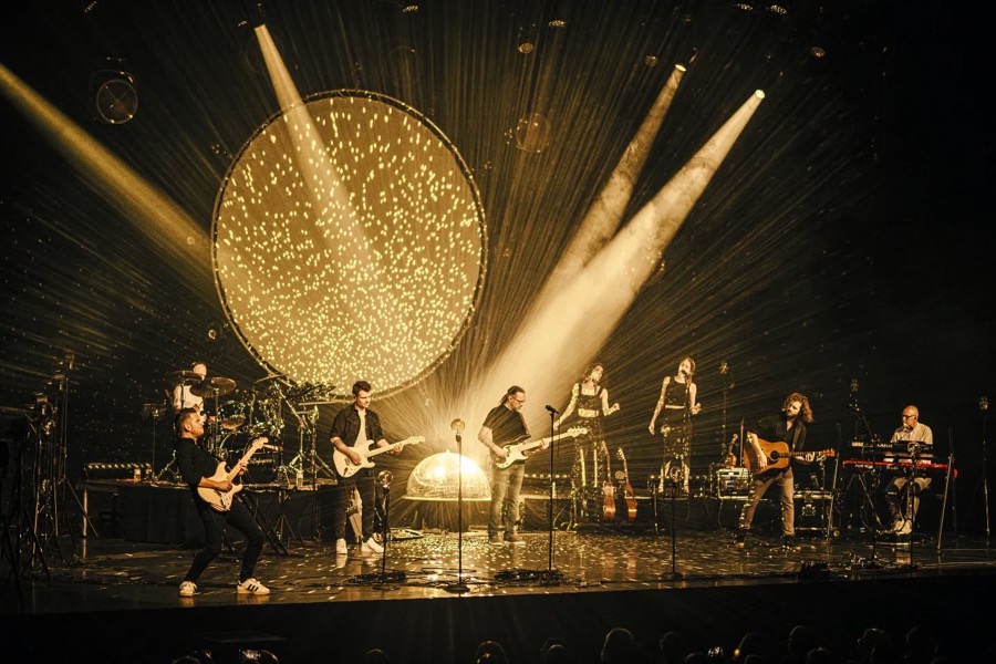 a Pink Floyd experience live on stage